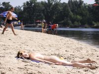 To feast the comeback of Naturists!