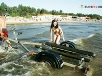 Ritta demonstrate more your bod on the plage