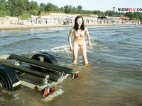 Ritta demonstrate more your bod on the plage