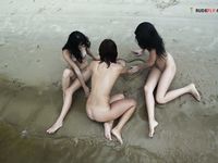 Erline on the plage with a cable....