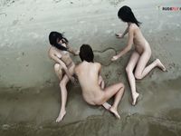 Erline on the plage with a cable....