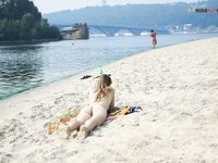 Gussie fav mounds on flash at our fav plage