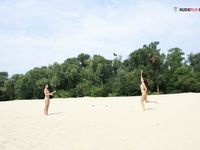 Gussie fav mounds on flash at our fav plage