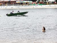 ON A EBONY SAND PLAGE MAJORIE HILO, HAWAII !!!