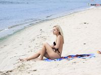 tawna gf tajuana naked on the plage !