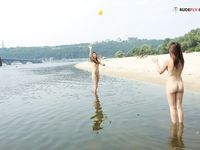 Sensed like beong naked on a public plage,,