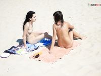 Some lovely shots of wifey luving the plage.