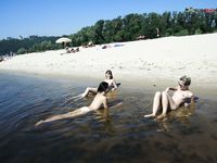 Some lovely shots of wifey luving the plage.