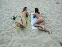 witness larraine jaw-dropping gal pal on the strand