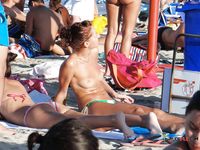 Pretty mom with a mesmerizing pussy came to a family nudist camp alone to relax and enjoy naked at the sun