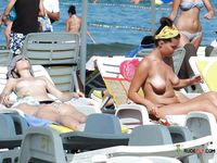 Voyeur catches a dashing mature hottie completely naked on the beach