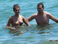 Nudist wife caught on camera setting up camp naked with her husband at the beach