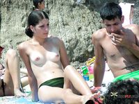 They both leave little hair on their pussy
