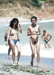 They love to put sun lotion on their skin 3