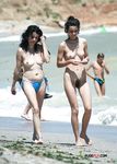 They love to put sun lotion on their skin 3