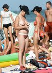 They love to put sun lotion on their skin 3