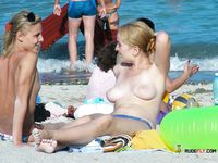 She has a lovely, round boobies 3