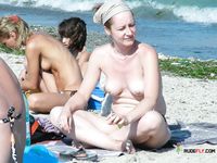 She has a lovely, round boobies 3