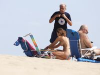 Slim nudist offer real show on beach when pick up shells dressed like "eve"!.