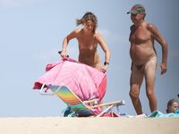 Slim nudist offer real show on beach when pick up shells dressed like "eve"!.