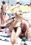 A quiet photography session dedicated to the beauty of a topless summer. 3