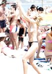 A quiet photography session dedicated to the beauty of a topless summer. 3