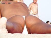 A sun-soaked afternoon where the only rule is to be completely natural and free. 2