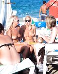 A day of pure relaxation where the only accessory is a smile and bare skin. 2