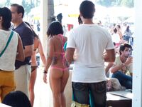 Due to the weather, the heat, the strand shooting session went quickly naughty.