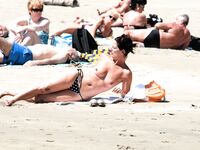 Due to the weather, the heat, the strand shooting session went quickly naughty.