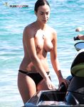 Exploring the rocky coastline in a state of total freedom and nudity. 2