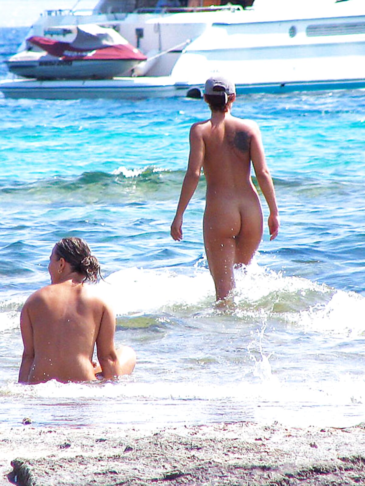 When you walk around a beach there are alway wimen who have a cameltoe. album preview